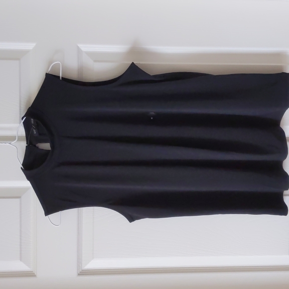 Sleeveless top - Picture 1 of 3